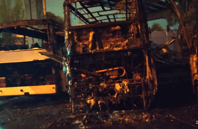 В Одессе ночью горели автобусы (фото)