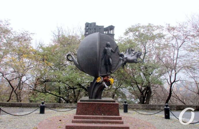 памятник апельсину