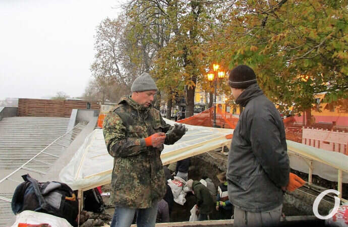 историки на раскопках в Одессе
