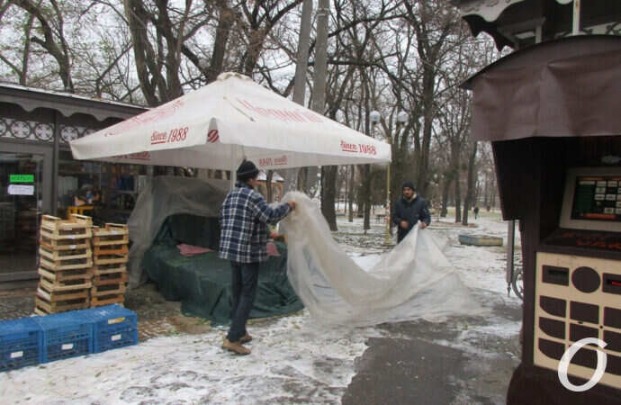 первый снег в Одессе, торговая точка