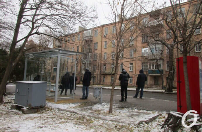 первый снег в Одессе, остановка