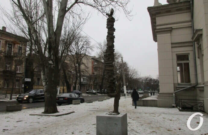 первый снег в Одессе, дерево