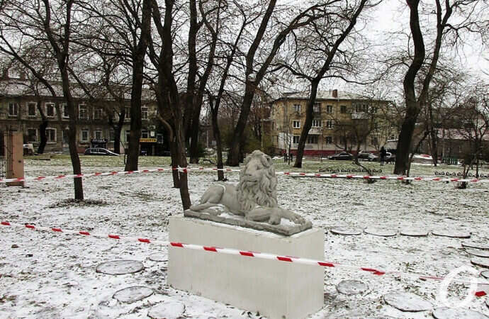 сквер Мечникова, новый лев