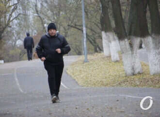 Одесские любители спорта тренируются на улице при любой погоде (фото)