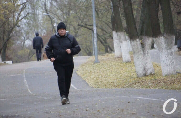Одесские любители спорта тренируются на улице при любой погоде (фото)