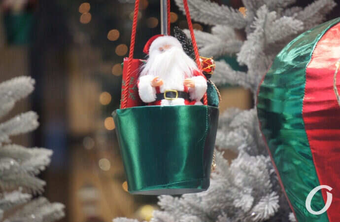 Новогодняя витрина, Санта Клаус в ведерке