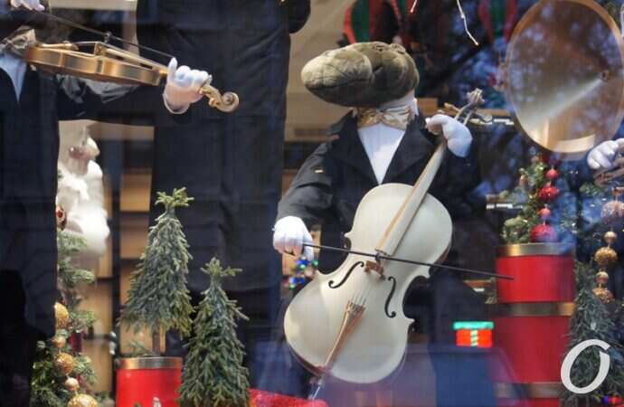 Новогодняя витрина, забавный оркестр