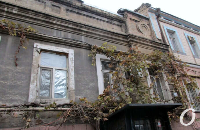 улица Одария, окна