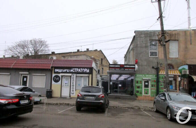 улица Одария, дорога и машины