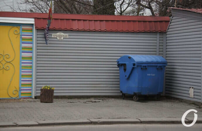 улица Чубаевская, мусорный бак
