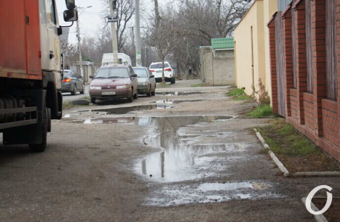 улица Чубаевская, лужи на дороге