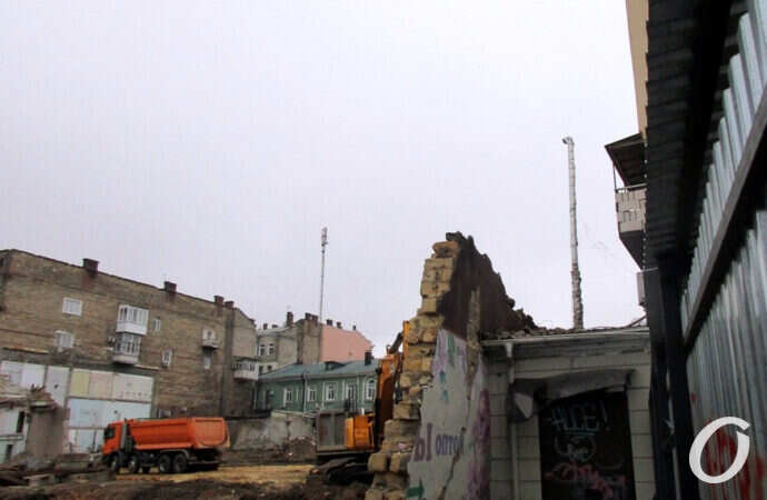 бульвар Жванецкого, стройка, стена