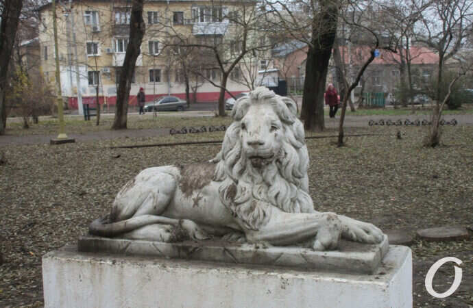 сквер Мечникова, отметились вандалы