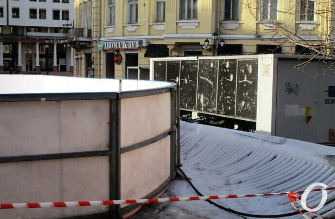 Каток на Греческой, ограждение