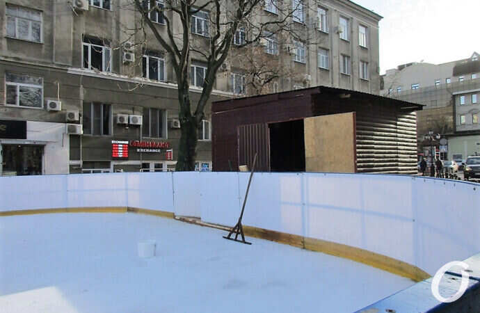 Каток на Греческой почти готов