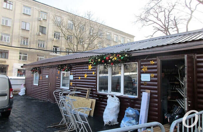 Каток на Греческой, домики