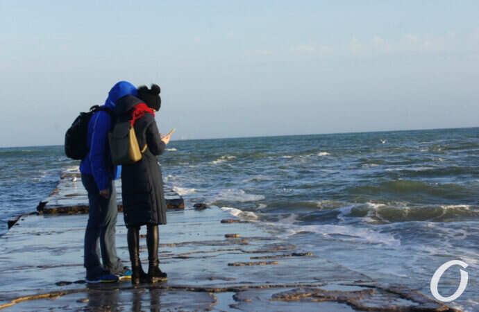 Зимнее море в Одессе, парочка