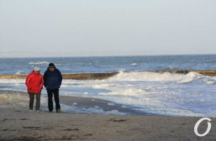 Зимнее море в Одессе, на прогулке