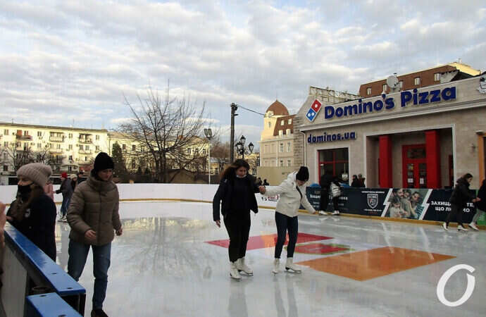 каток на Греческой, люди катаются