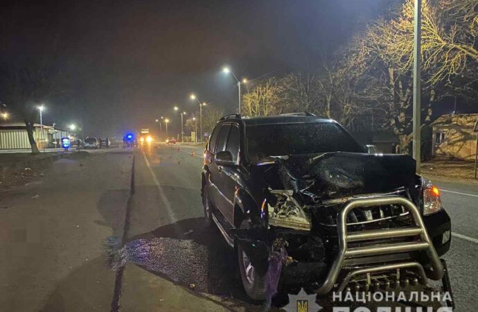 Трагедия на трассе: в Одесской области внедорожник насмерть сбил двоих людей
