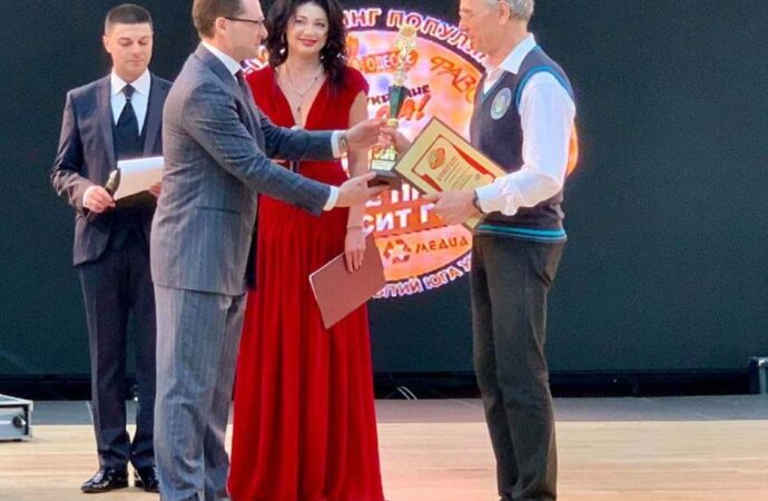 Прославленный одесский учитель получил награду года за видеоуроки физики (фото)