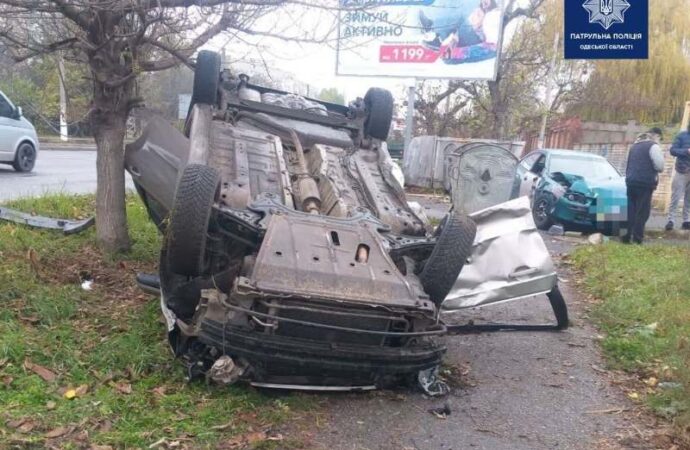 Авария-перевертыш на Таирова: в Одессе не поделили дорогу две автоледи