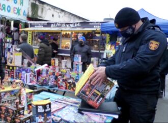 На одесских рынках торговали просроченной пиротехникой (видео)