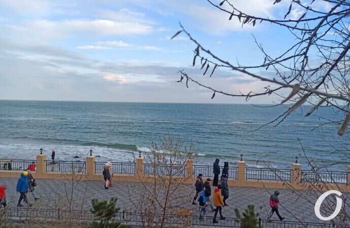 На побережье, у моря