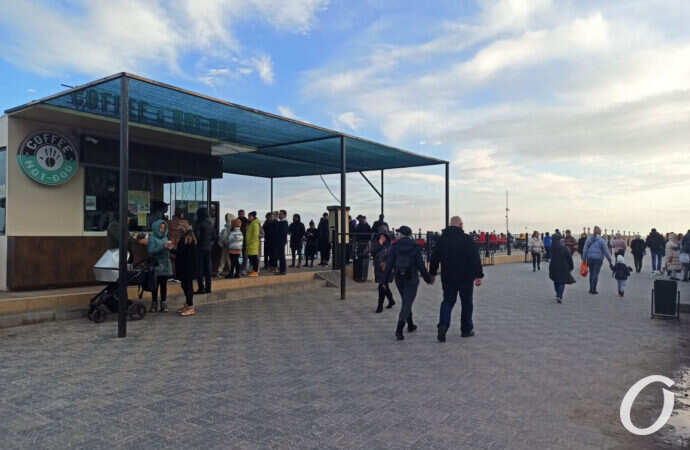 На побережье, кафе