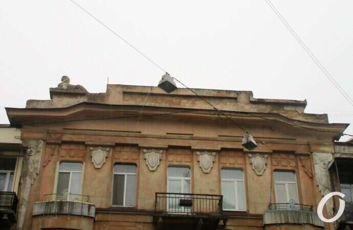 дом со сфинксом, вид издали