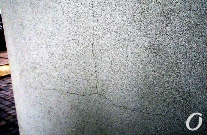 Воронцовская колоннада, трещины