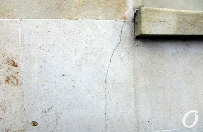 Воронцовская колоннада потрескалась