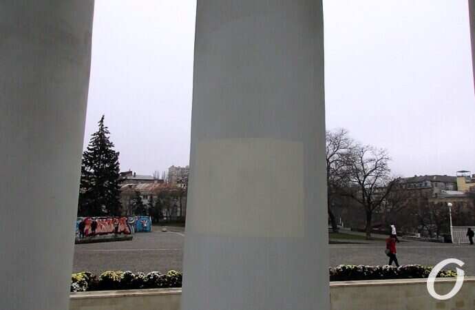 Воронцовская колоннада, колонны, латки