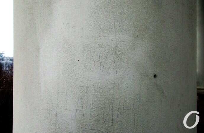 Воронцовская колоннада, трещины