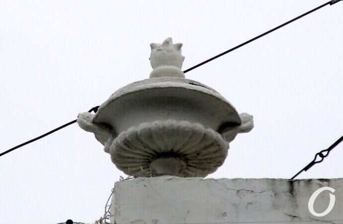 скульптуры День и Ночь, вазон