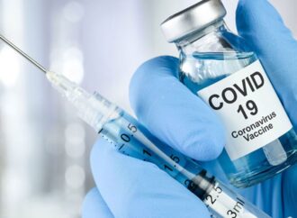 Вакцинация от COVID-19 в Украине начнется сразу с нескольких этапов