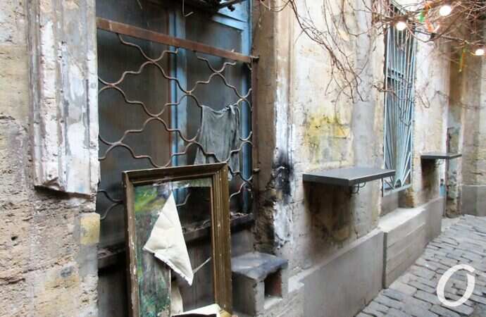 дворик Пассажа, окно