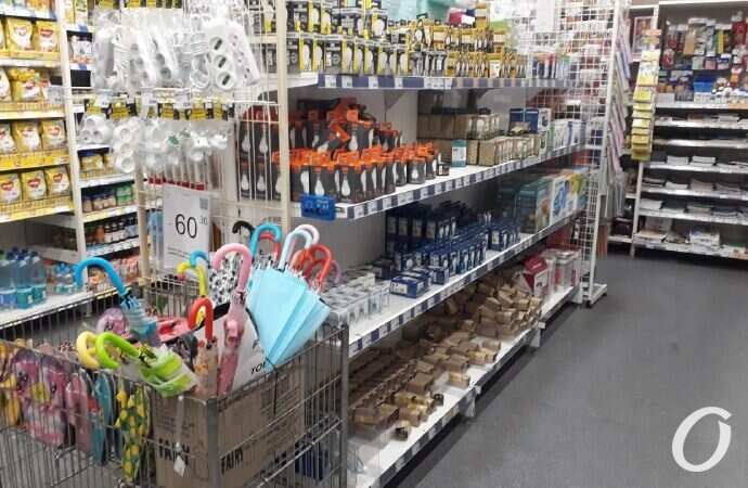 Локдаун в Одессе, полки с товаром