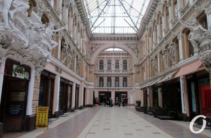 Локдаун, Пассаж