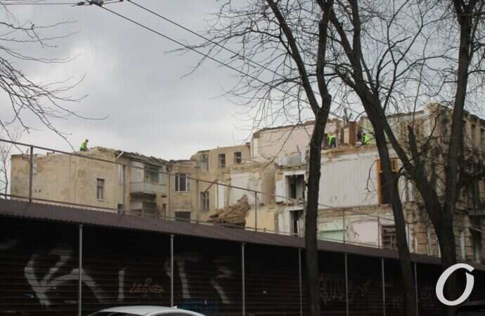 Дом на Торговой, забор