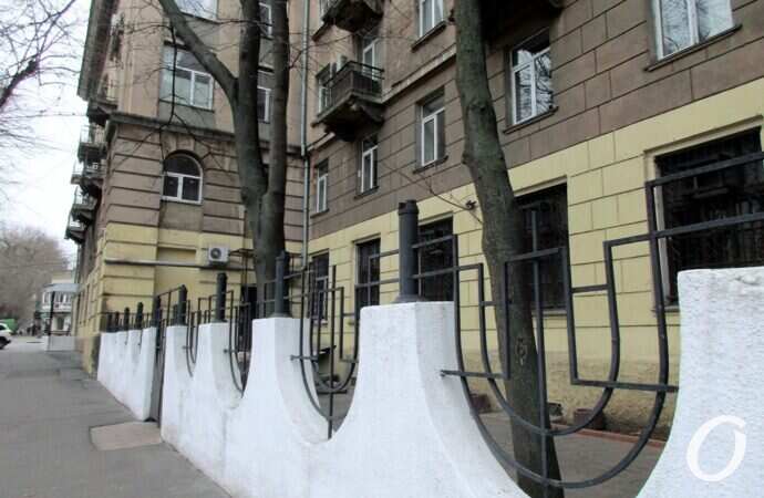 улица Осипова, забор