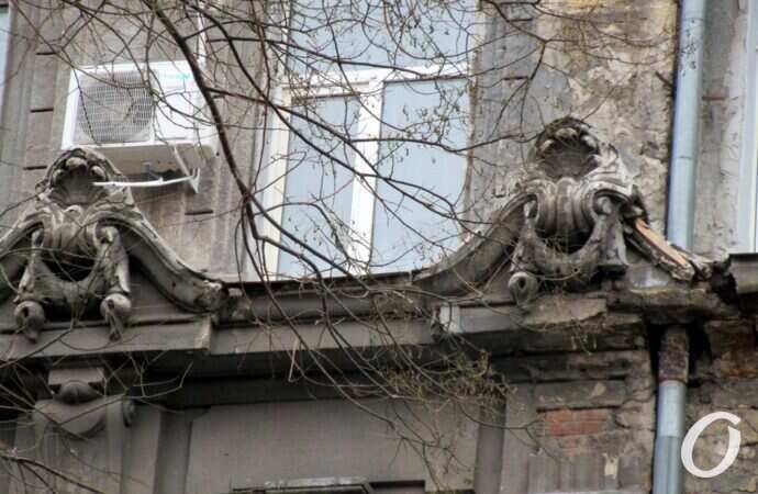 улица Осипова, лепнина