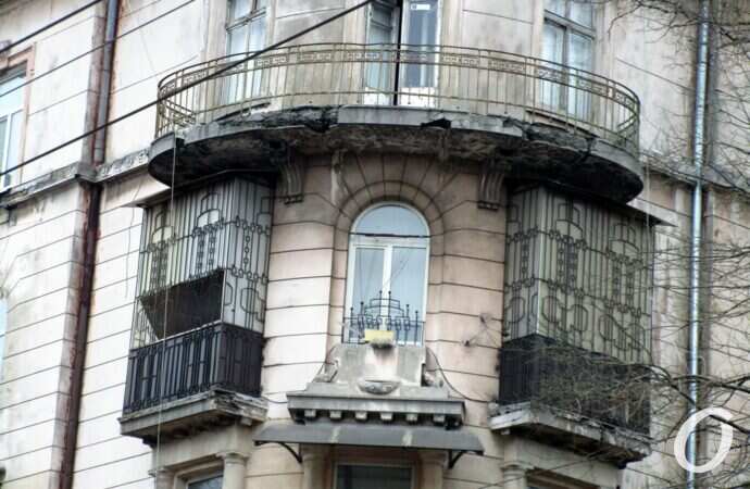 улица Осипова, балкончики