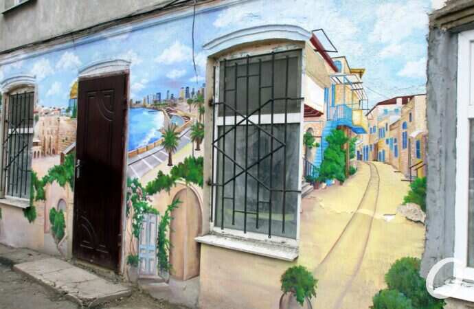 улица Осипова, фасадная разукрашка