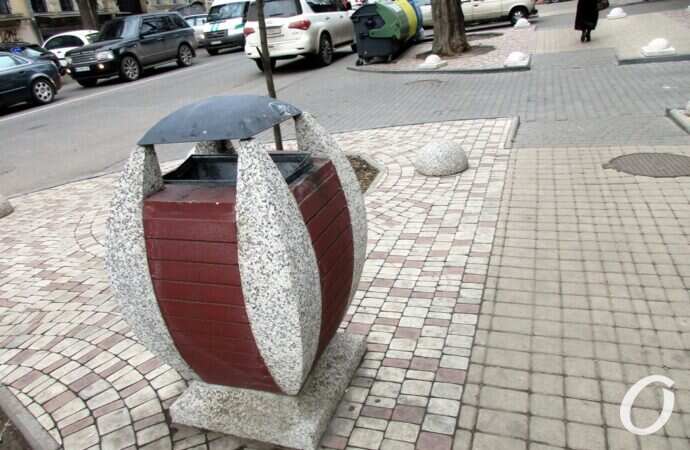 улица Осипова, урна