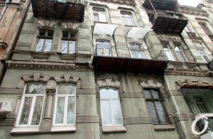 улица Осипова, окна