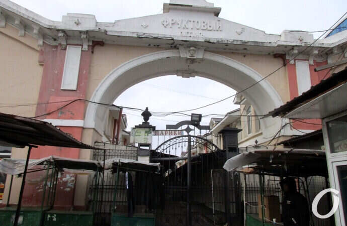 Локдаун на Привозе, под аркой