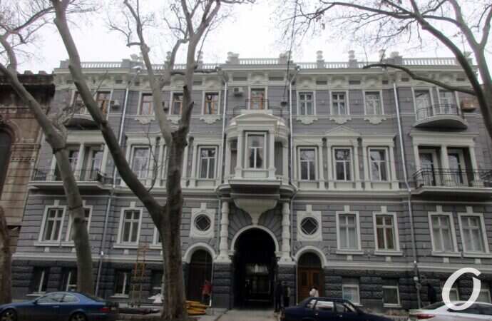 Дом Питкиса, фасад