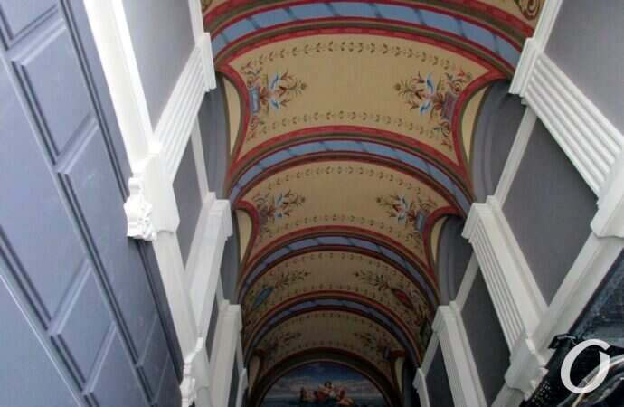 Дом Питкиса, арка