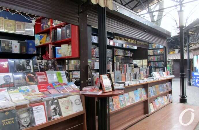 Книжка, столик